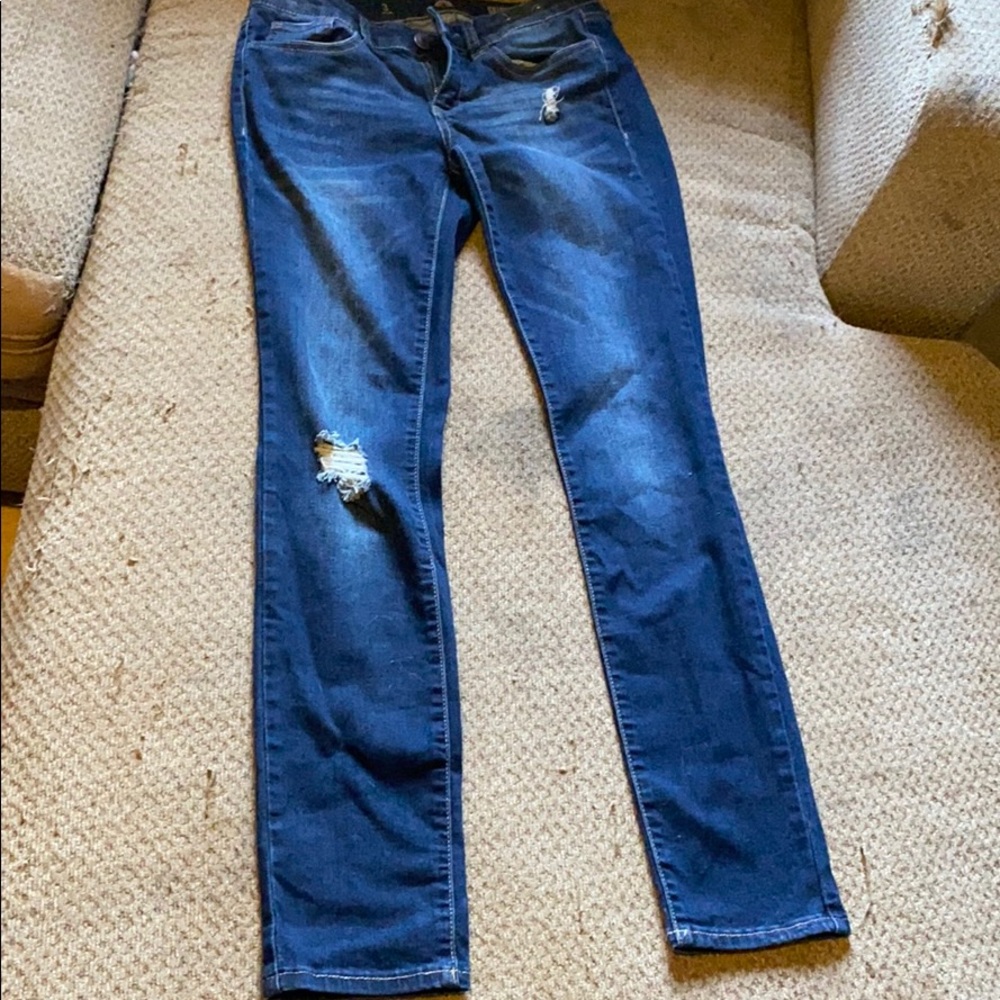 Distressed skinny jeans